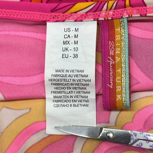 Trina Turk 25th Anniversary Bathing Suit Cover Up. Medium - Picture 11 of 14